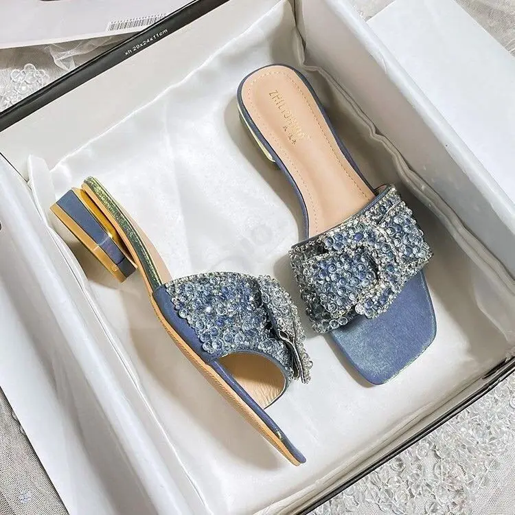 Luxury Summer Diamond Slippers for Women's New Outwear Cool and Fairy Style Casual High Quality One word Slippers in Large Size
Luxury Summer Diamond Slippers for Women's New Outwear Cool and Fairy Style Casual High Quality One word Slippers in Large Size