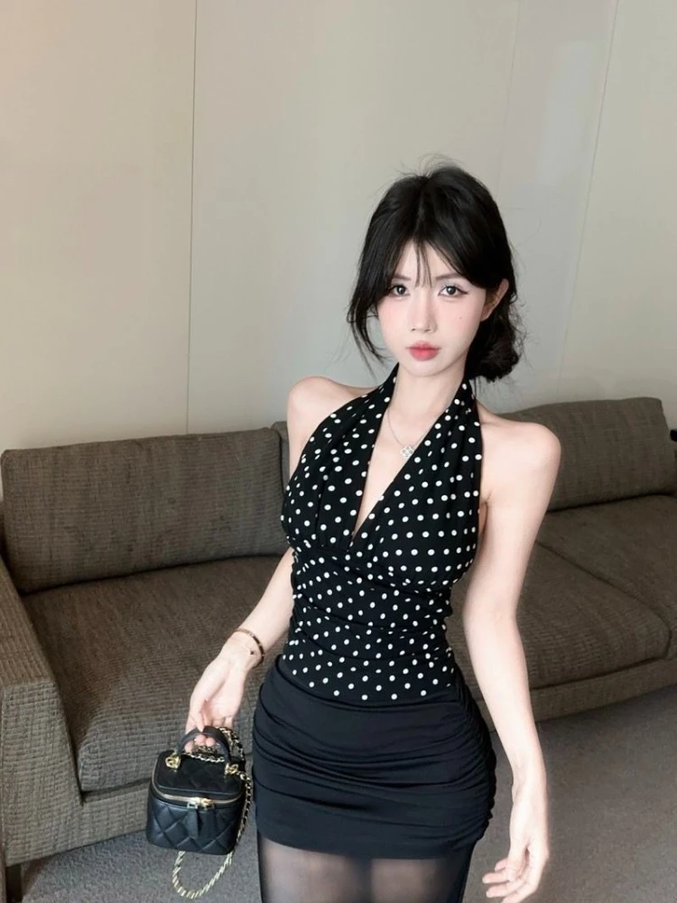 Stylish Women's V-Neck Sleeveless Polka Dot Tank Top Slim Fit Versatile for All Seasons Casual Wear
Stylish Women's V-Neck Sleeveless Polka Dot Tank Top Slim Fit Versatile for All Seasons Casual Wear