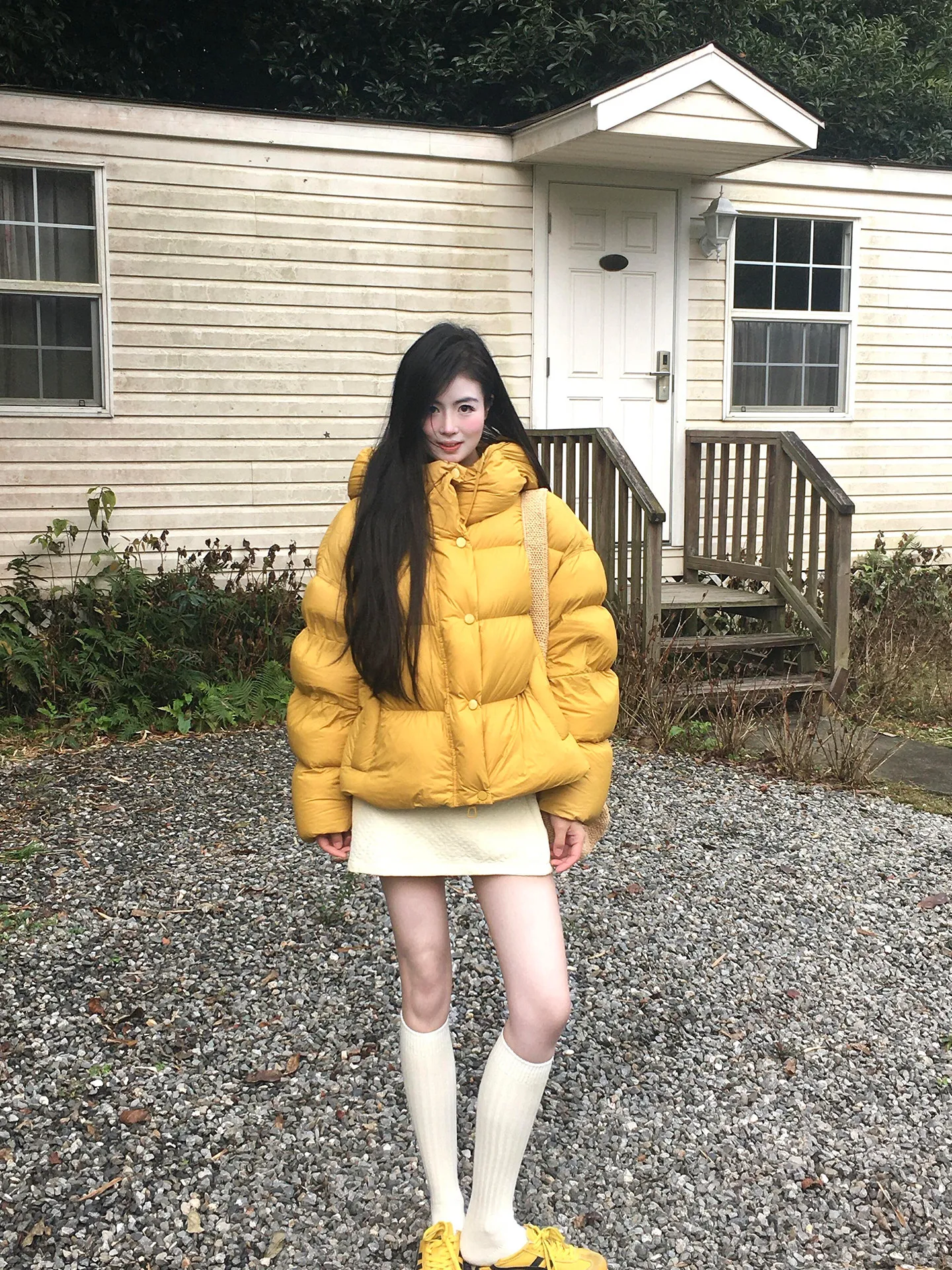 Корейская желтая утепленная хлопковая куртка с капюшоном для женщин, зимнее теплое пальто свободного кроя, милое и стильное верхнее пальто
Корейская желтая утепленная хлопковая куртка с капюшоном для женщин, зимнее теплое пальто свободного кроя, милое и стильное верхнее пальто