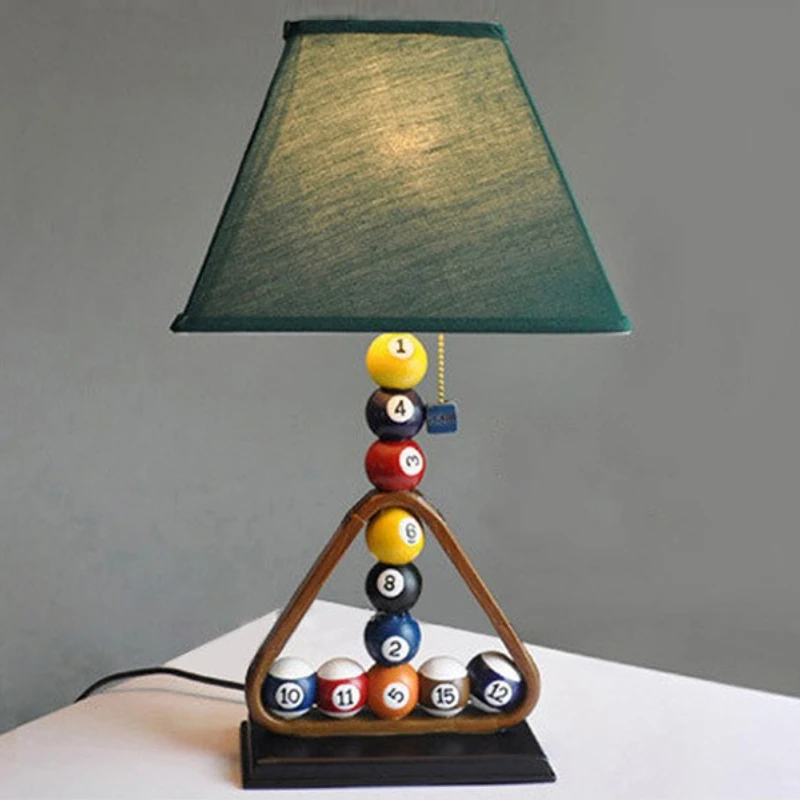 Постмодернистский полимерный торшер для бильярда, креативный и персонализированный светильник для спальни, прикроватный светильник, простая учебная книга, художественное украшение
Постмодернистский полимерный торшер для бильярда, креативный и персонализированный светильник для спальни, прикроватный светильник, простая учебная книга, художественное украшение
