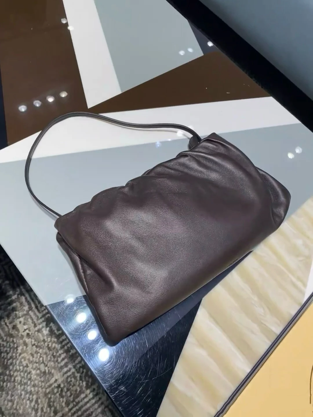 Women's Crossbody Bag Single oulder Satchel Handbag Leather Pleated Cloud ape Faionable Casual Tote Bag Handbag
Women's Crossbody Bag Single oulder Satchel Handbag Leather Pleated Cloud ape Faionable Casual Tote Bag Handbag