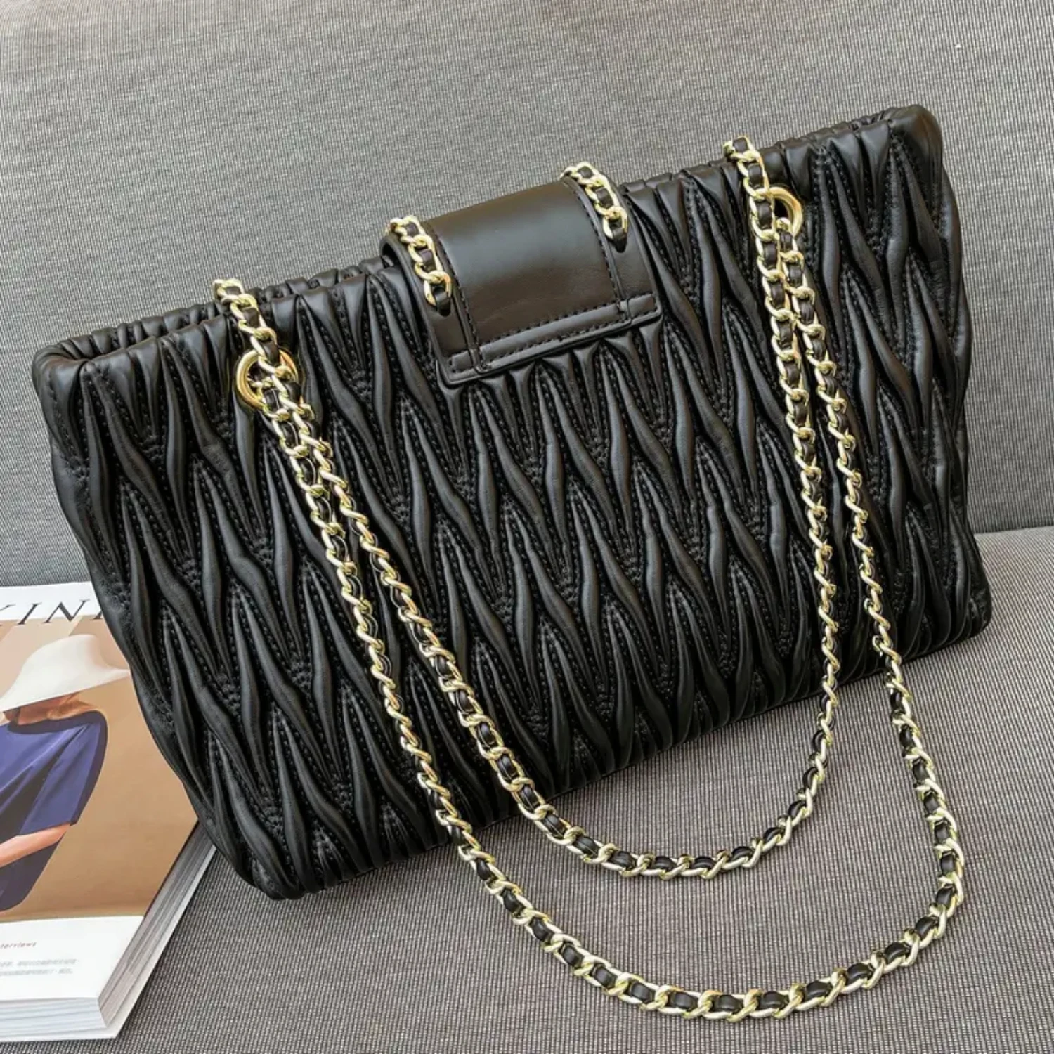 Adjustable Chain Quilted Handbag, Zipper Turn-lock Large Capacity Square Bag For Women
Adjustable Chain Quilted Handbag, Zipper Turn-lock Large Capacity Square Bag For Women