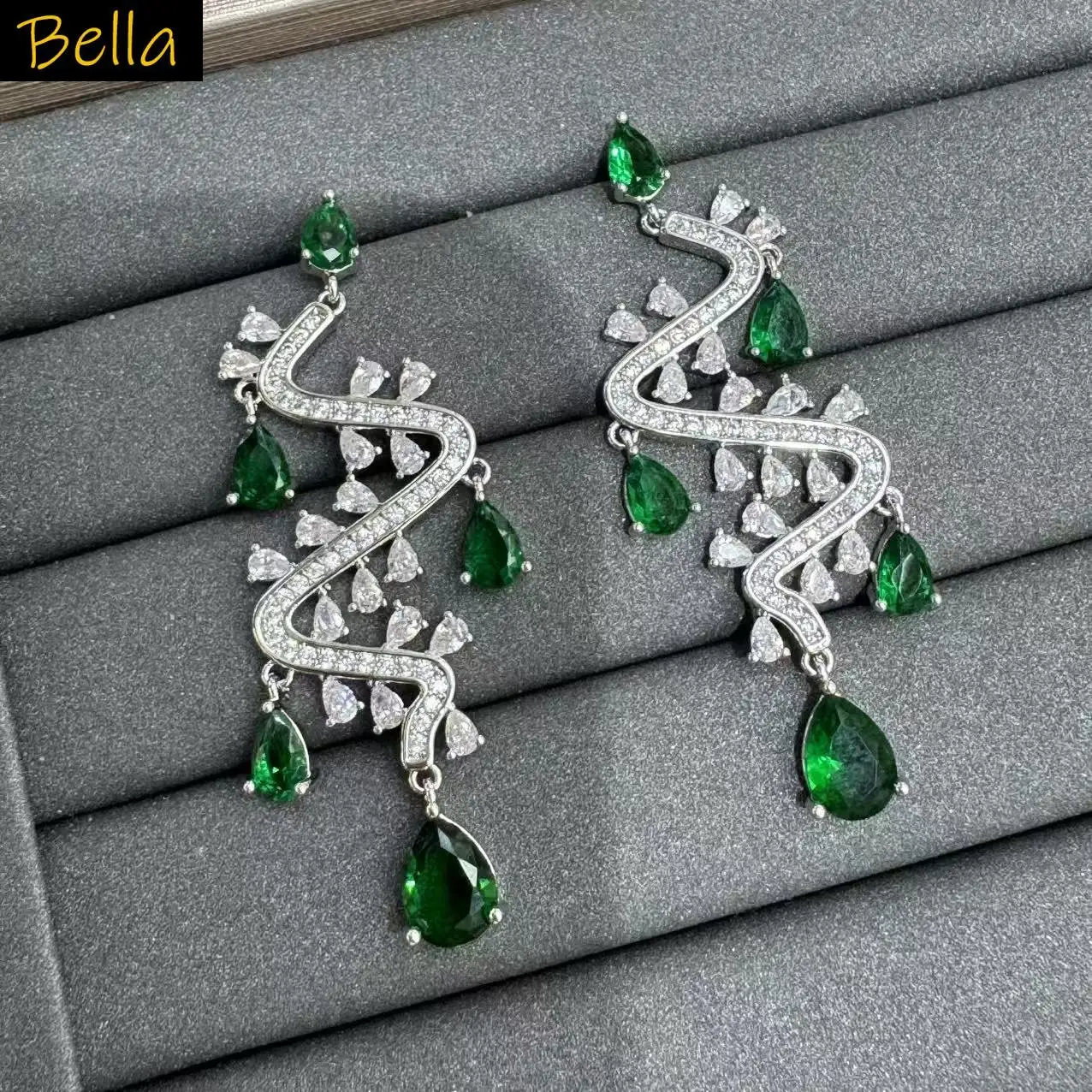 Zircon Earrings for Women Luxury Jewelry Green Red White Teardrop Long Dangling Earrings Party Gala Event Jewelry Gift
Zircon Earrings for Women Luxury Jewelry Green Red White Teardrop Long Dangling Earrings Party Gala Event Jewelry Gift