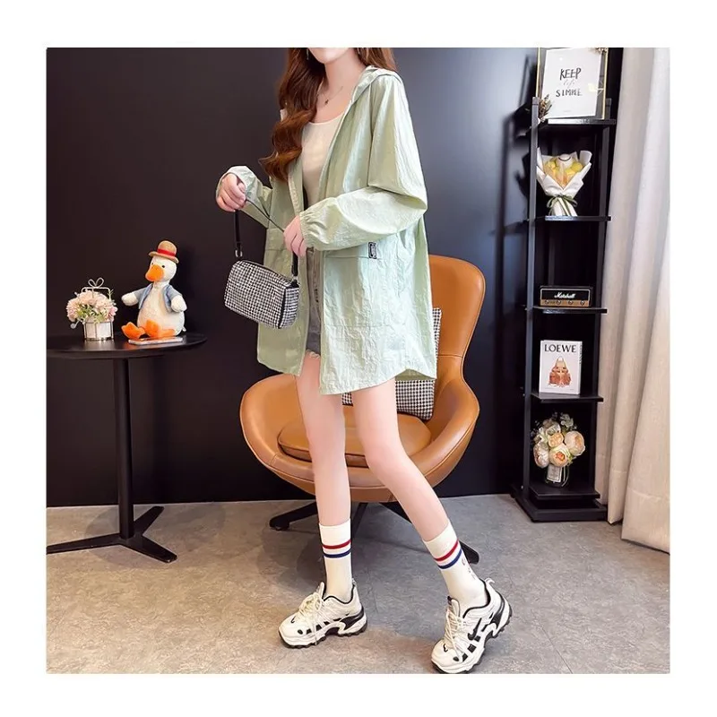 Women's Lightweight Hooded Sun Protection Jacket Loose Fit Mid-Length Breathable Summer Coat
Women's Lightweight Hooded Sun Protection Jacket Loose Fit Mid-Length Breathable Summer Coat