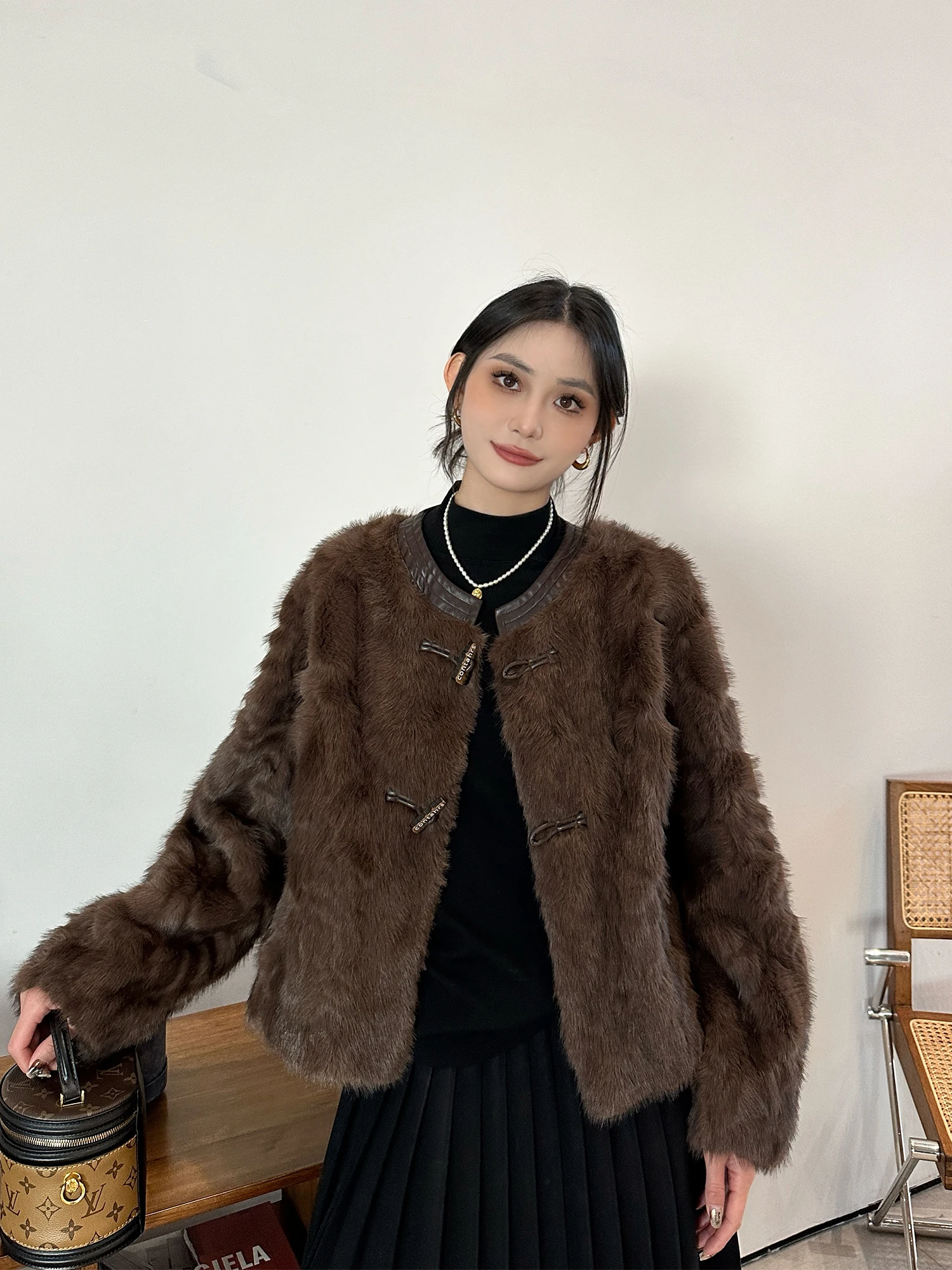 Женская шуба в стиле ретро, экологически чистая осенне-зимняя новинка, открытый кардиган небольшого размера, роскошный топ Sensation Plu
Женская шуба в стиле ретро, экологически чистая осенне-зимняя новинка, открытый кардиган небольшого размера, роскошный топ Sensation Plu