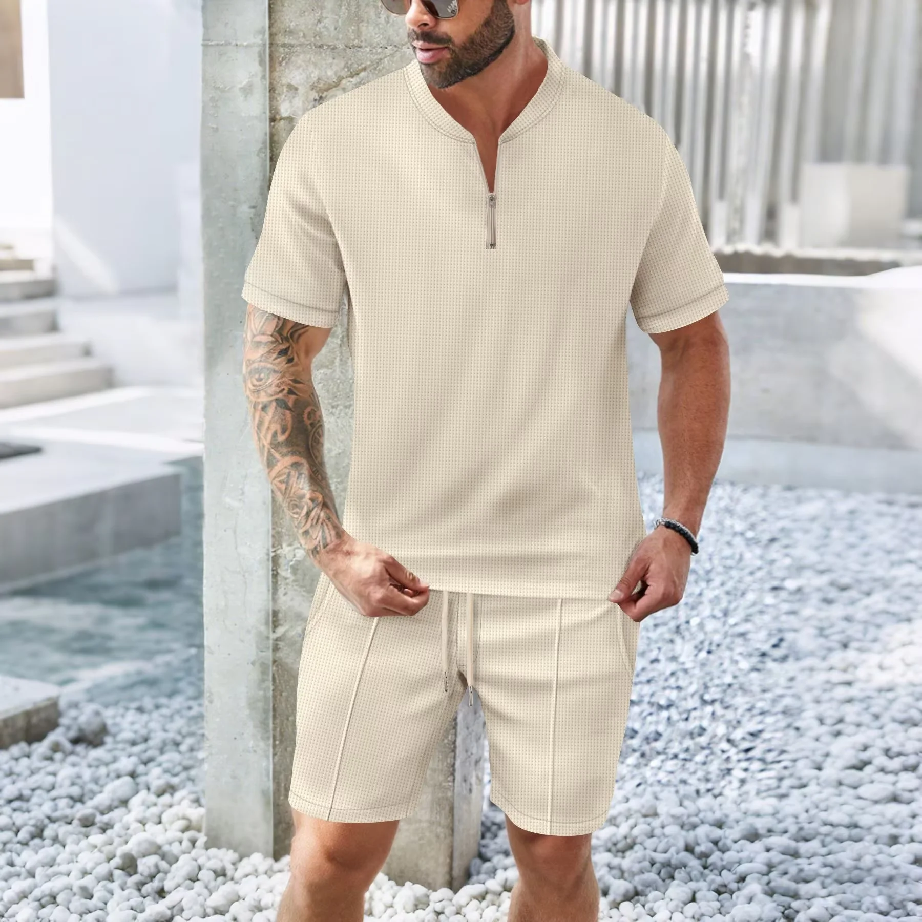 New men's youth seaside holiday play stand collar small zipper short-sleeved top + casual drawstring shorts two-piece suit
New men's youth seaside holiday play stand collar small zipper short-sleeved top + casual drawstring shorts two-piece suit