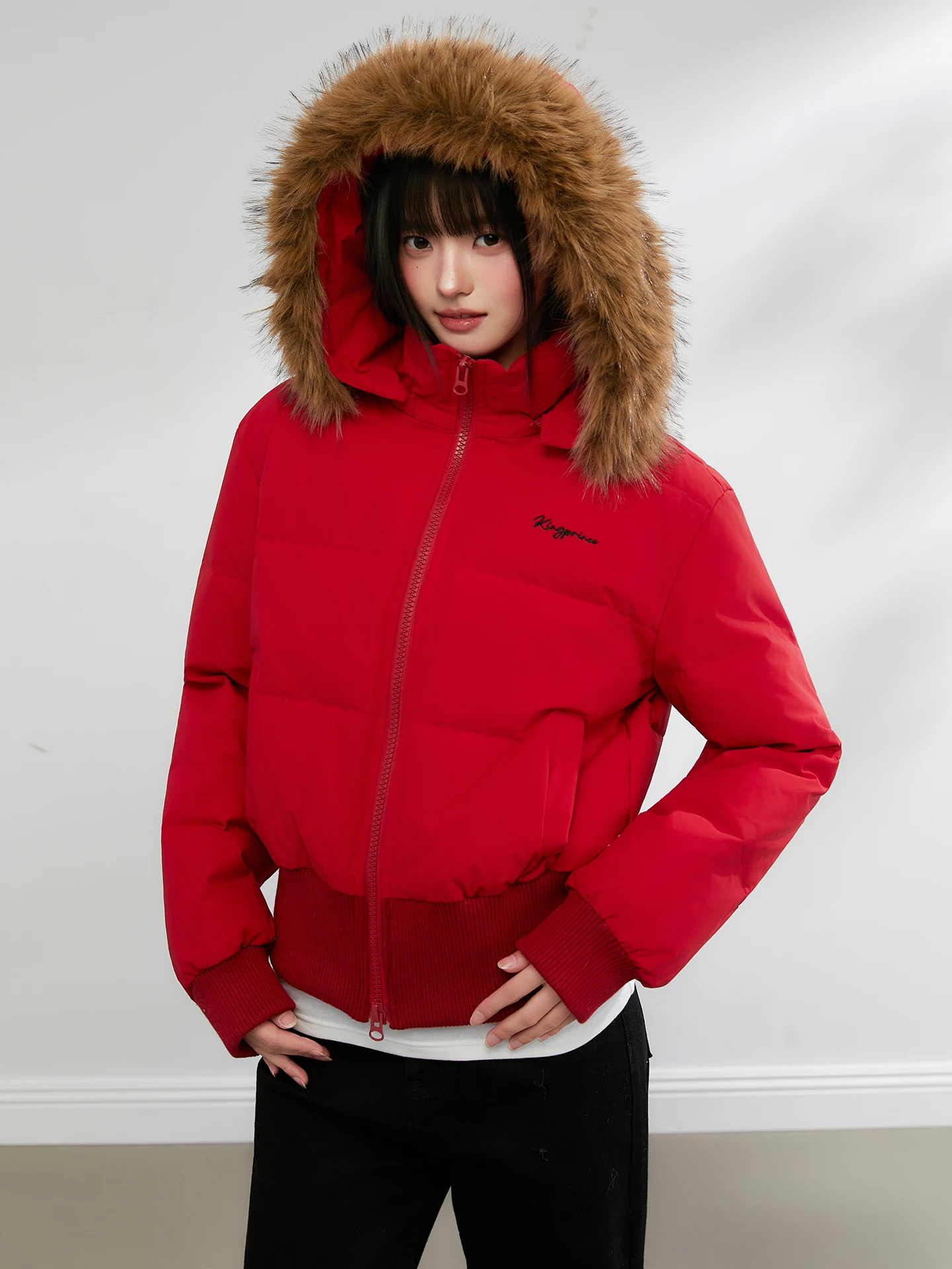 Женское зимнее пальто King Prince Red Du Down Jaet Slim Fit с высокой талией, белое, с большим меховым воротником
Женское зимнее пальто King Prince Red Du Down Jaet Slim Fit с высокой талией, белое, с большим меховым воротником