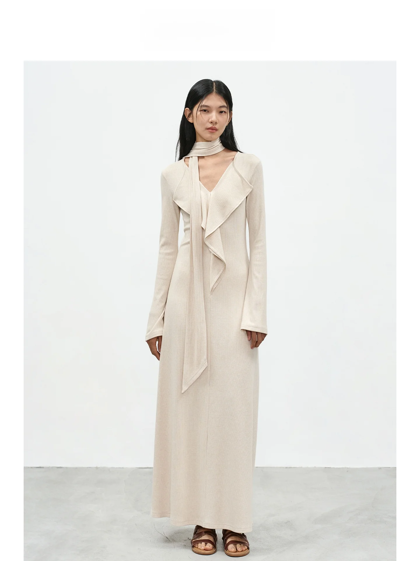 EIGHTHMONTH V-neck Knitted Long Dress Women's Design Slimming Gown with Sash Casual Style Casual Long Sleeve Slim Fit
EIGHTHMONTH V-neck Knitted Long Dress Women's Design Slimming Gown with Sash Casual Style Casual Long Sleeve Slim Fit