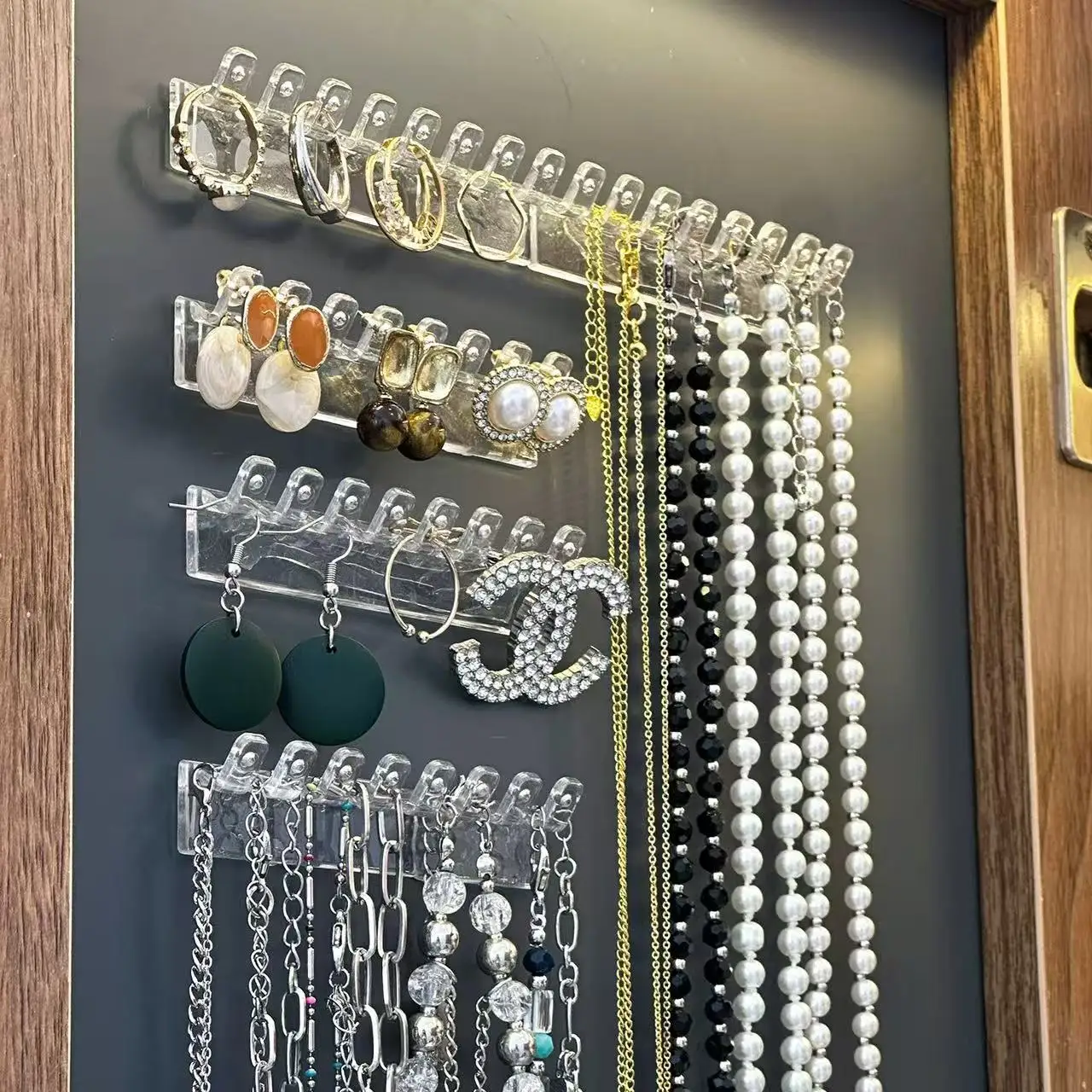 3/6/12/18pcs Necklace Storage Rack Behind Mirror Cabinet Door, Anti-Tangle Jewelry Display Rack, Suitable for Men and Women.
3/6/12/18pcs Necklace Storage Rack Behind Mirror Cabinet Door, Anti-Tangle Jewelry Display Rack, Suitable for Men and Women.