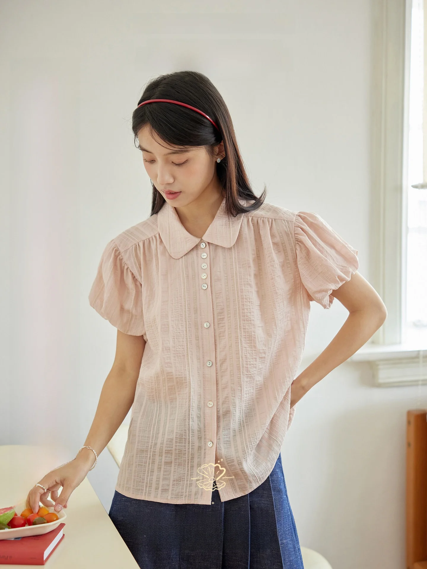 Sweet Blooming Sve irt Thin Draped Vertical Stripe Texture Women's Casual Faion Bubble Sve Blouse Lightweight Summe...
Sweet Blooming Sve irt Thin Draped Vertical Stripe Texture Women's Casual Faion Bubble Sve Blouse Lightweight Summe...