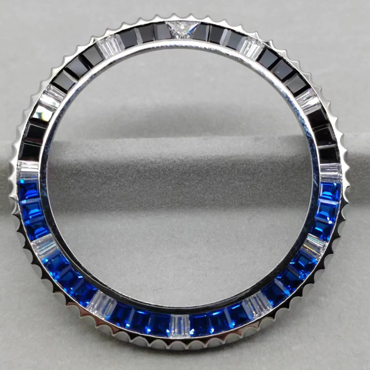 2025 Wholesale 40mm Rainbow Color Gemstone Ruby Zircon Sapphire Diamond Watch Bezel for Men Bust Down Watch
2025 Wholesale 40mm Rainbow Color Gemstone Ruby Zircon Sapphire Diamond Watch Bezel for Men Bust Down Watch