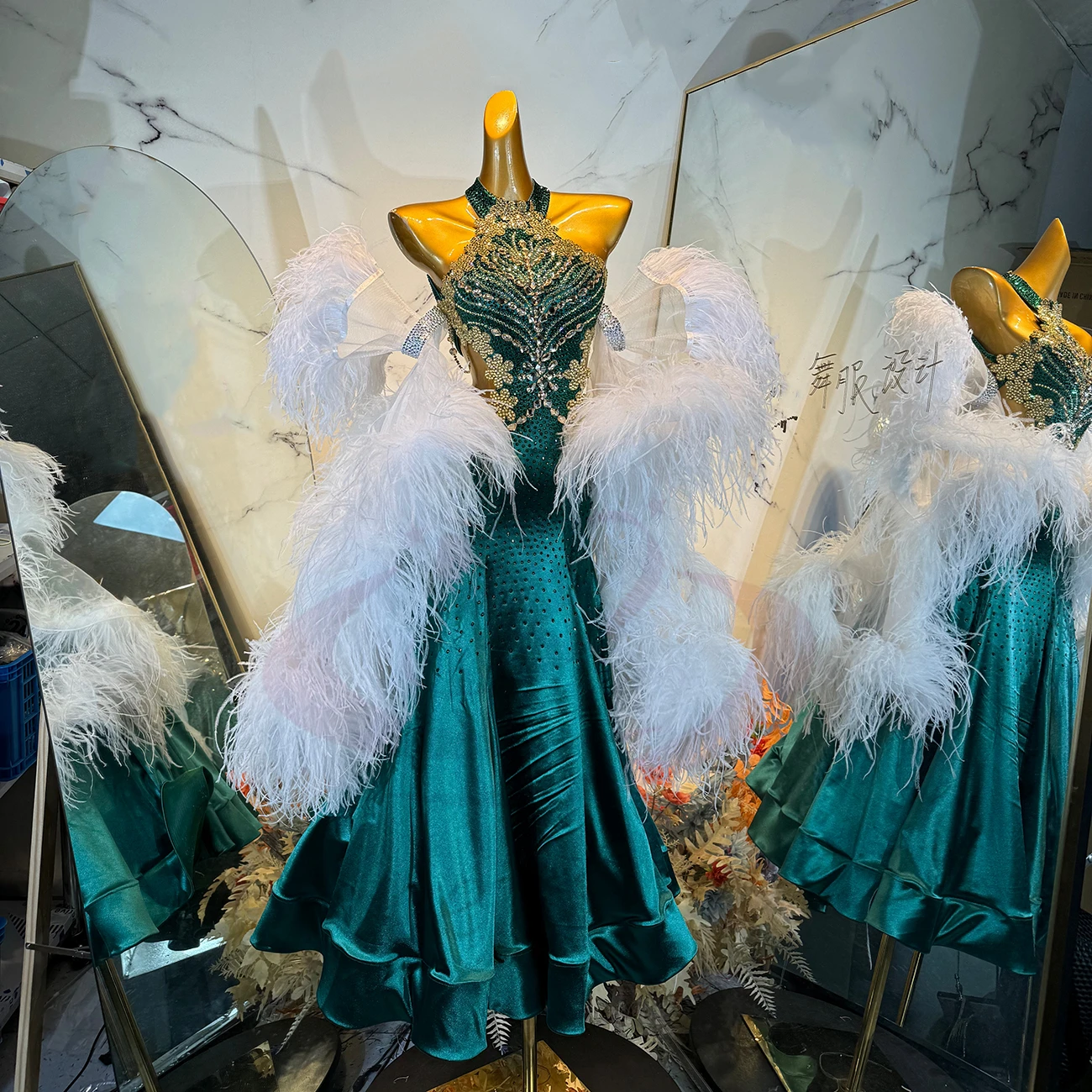 Latin Dance Costume, Rhinestone Women's High-end Custom Hanging Neck, Jade Green Large Skirt, Samba Performance Dress
Latin Dance Costume, Rhinestone Women's High-end Custom Hanging Neck, Jade Green Large Skirt, Samba Performance Dress