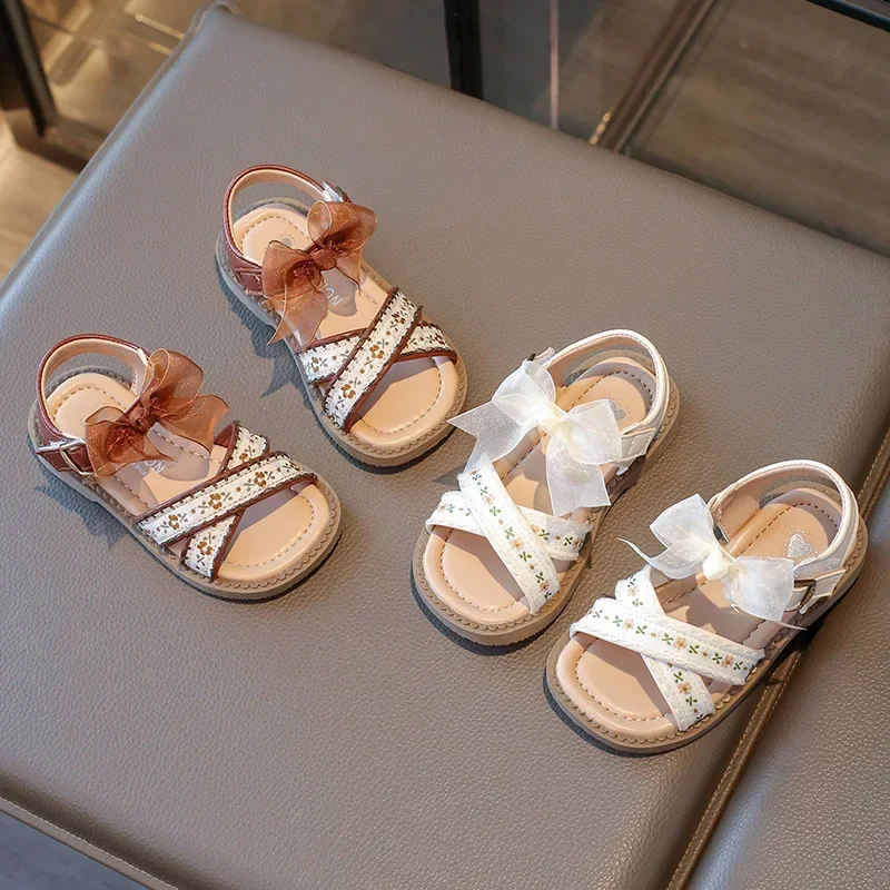 Girl Sandals 2025 Summer New Kids Princess Embroidered Flat Sandals with Bowknot Sweet Elegant Children Fashion Open-toe Sandals
Girl Sandals 2025 Summer New Kids Princess Embroidered Flat Sandals with Bowknot Sweet Elegant Children Fashion Open-toe Sandals