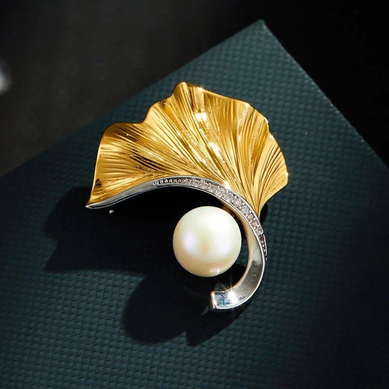 Two-Tone Ginkgo Leaf Brooch,Vintage Pearl Corsage with Freshwater Pearl, Elegant Jewelry Gift for Women Men
Two-Tone Ginkgo Leaf Brooch,Vintage Pearl Corsage with Freshwater Pearl, Elegant Jewelry Gift for Women Men