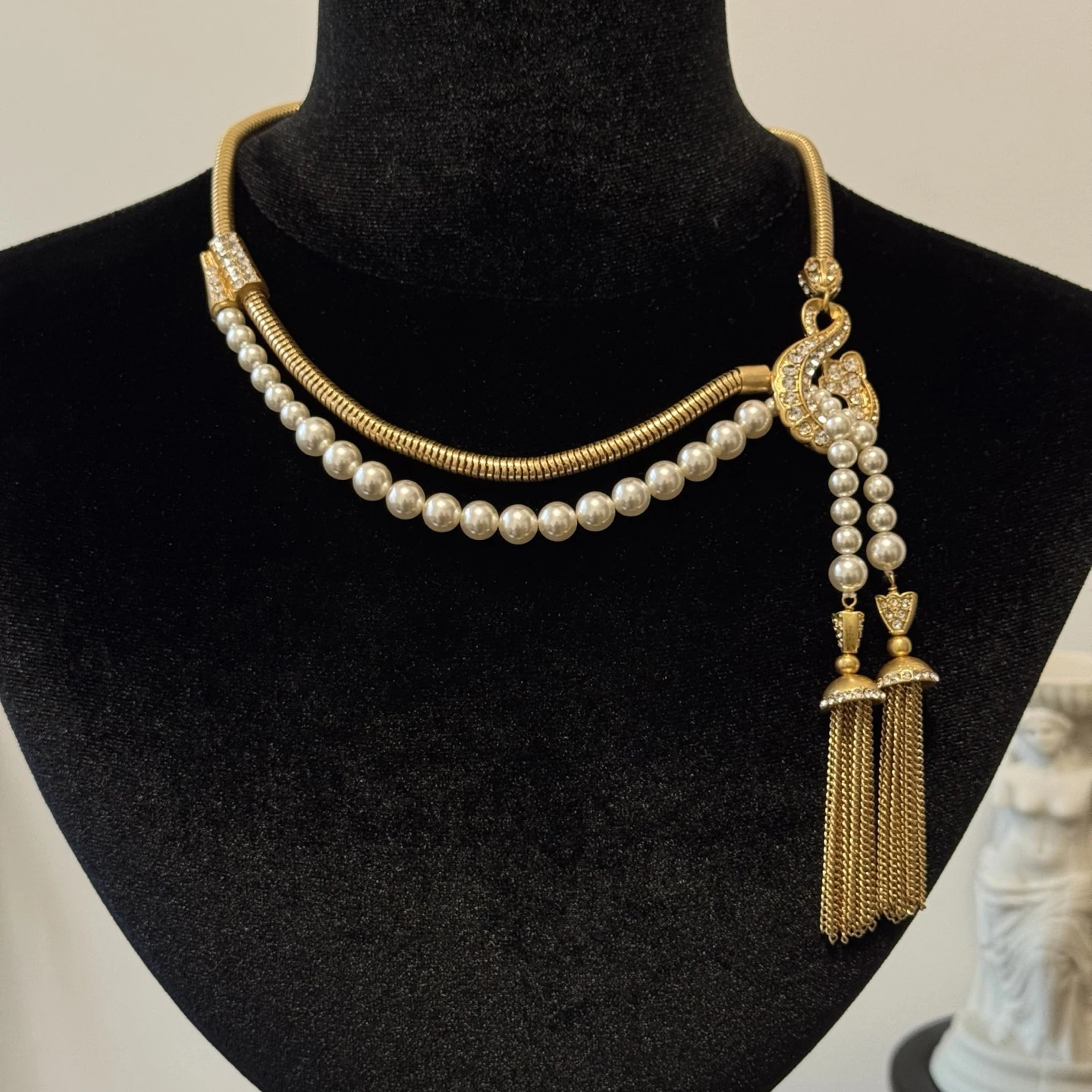 Vintage Brass Gold Plated Pearl Tassels Double Layered Necklace Woman Europe Elegant Gorgeous Jewelry
Vintage Brass Gold Plated Pearl Tassels Double Layered Necklace Woman Europe Elegant Gorgeous Jewelry