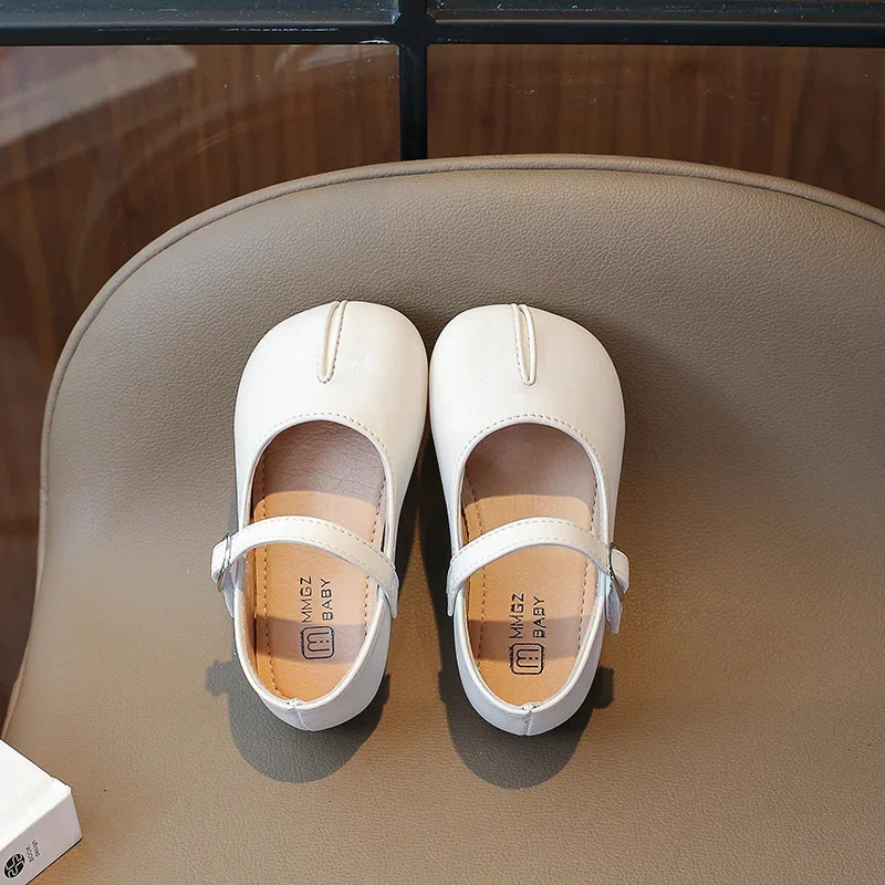 Модные детские повседневные туфли Мэри Джейн с противоскользящей подошвой, весенне-осенние туфли для девочек, детские кожаные туфли на плоской подошве
Модные детские повседневные туфли Мэри Джейн с противоскользящей подошвой, весенне-осенние туфли для девочек, детские кожаные туфли на плоской подошве