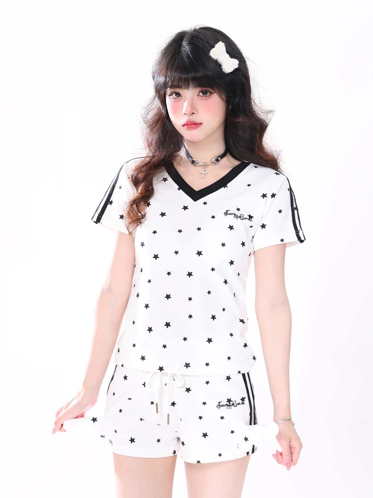 ENJOG American Angel Star V-neck Short Sleeve Women's Summer Slim Fit T-shirt Shorts Two-piece Set Fashionable Casual Wear
ENJOG American Angel Star V-neck Short Sleeve Women's Summer Slim Fit T-shirt Shorts Two-piece Set Fashionable Casual Wear