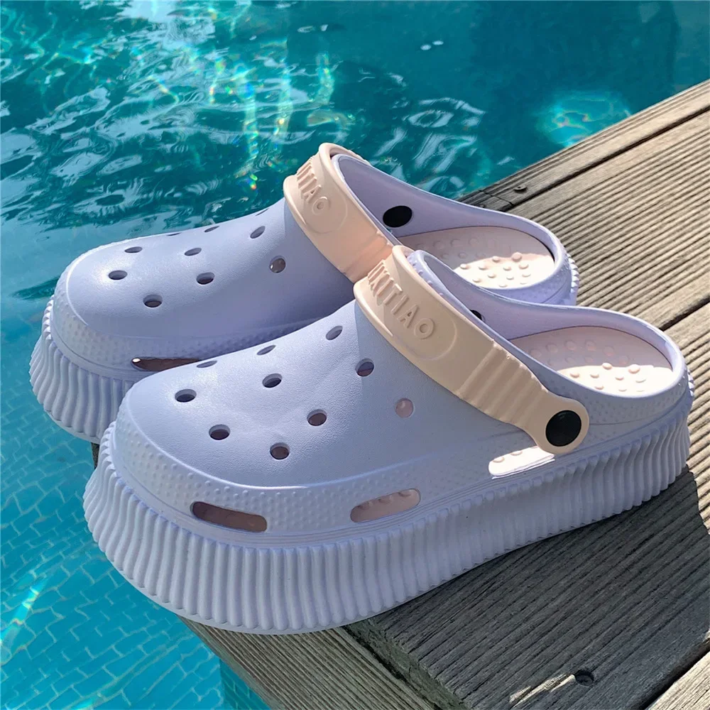 Women's platform sandals Soft sole Hole shoes Summer casual fashion trend non-slip couple beach sandals
Women's platform sandals Soft sole Hole shoes Summer casual fashion trend non-slip couple beach sandals