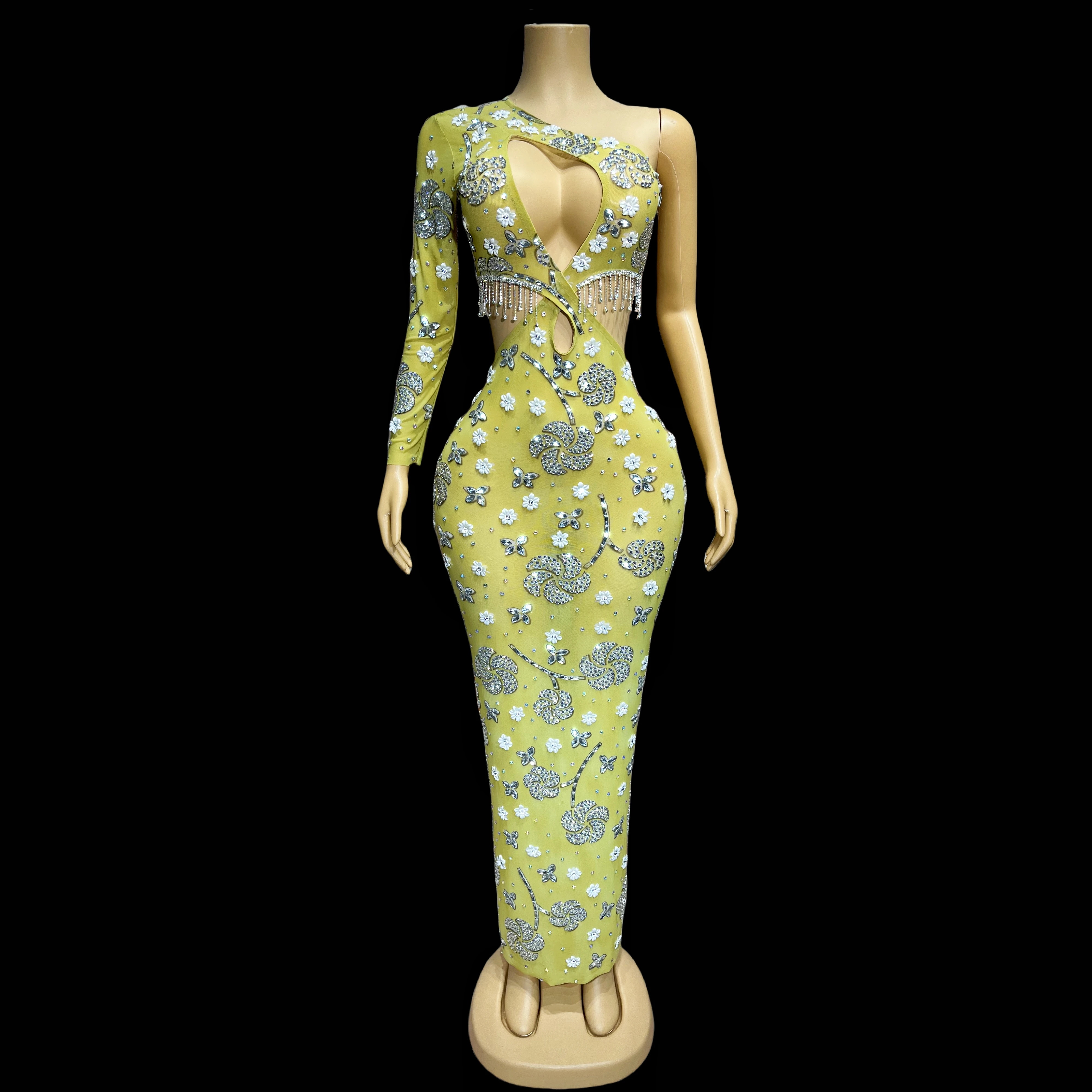 Design yellow one-shoulder hollow rhinestone diamond chain white flower long skirt dress birthday party costume xiaohuangche
Design yellow one-shoulder hollow rhinestone diamond chain white flower long skirt dress birthday party costume xiaohuangche