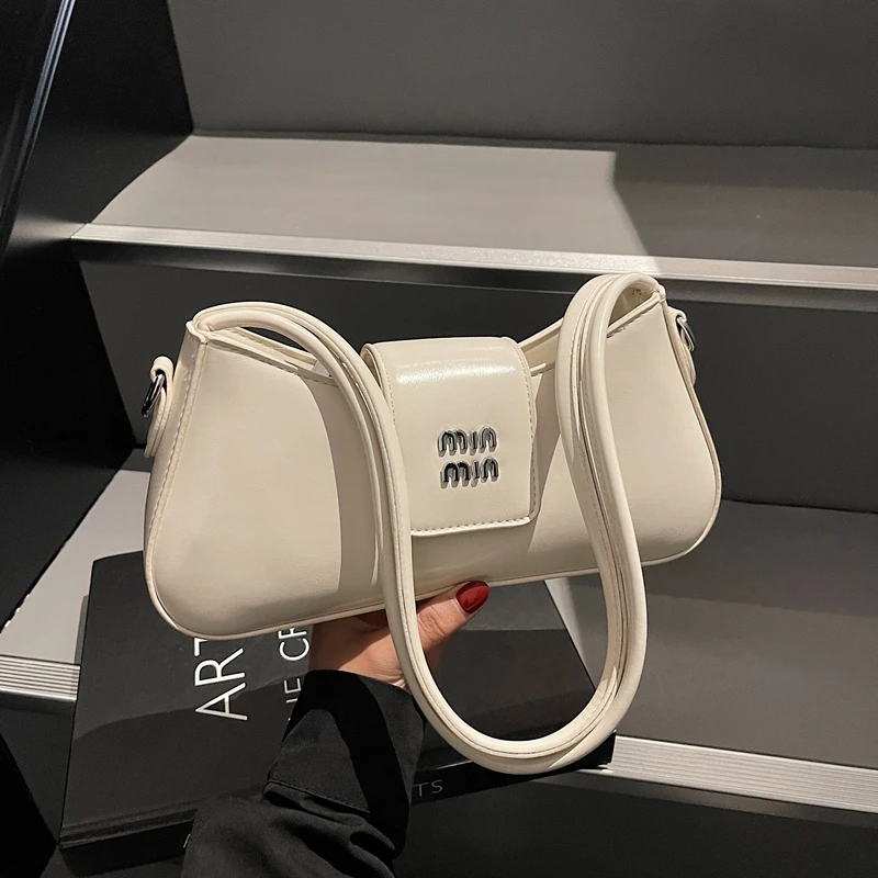 Modern Women's Bag, Lightweight Handbag with Niche Features, Shoulder Bag for Book Club
Modern Women's Bag, Lightweight Handbag with Niche Features, Shoulder Bag for Book Club