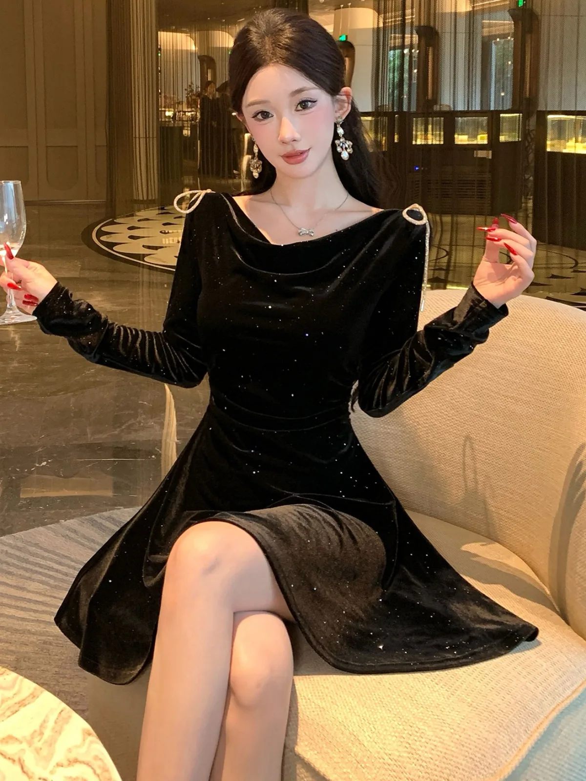 Элегантная черная бархатная женская юбка А-силуэта с эффектом похудения, сексуальная, с высокой талией, на молнии, Ba Ciwalk, осенняя коллекция
Элегантная черная бархатная женская юбка А-силуэта с эффектом похудения, сексуальная, с высокой талией, на молнии, Ba Ciwalk, осенняя коллекция