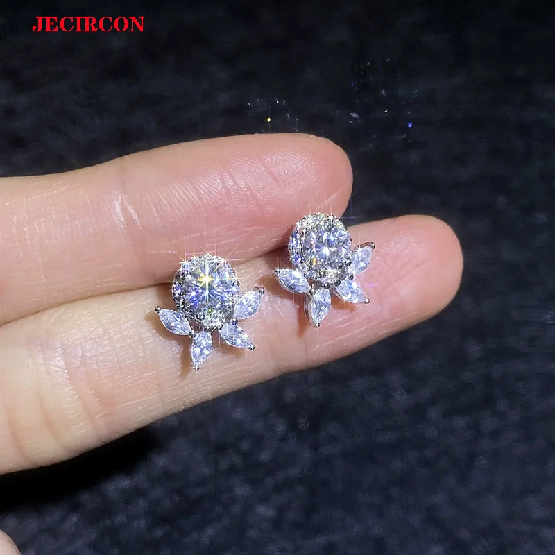 Женские серьги-гвоздики с муассанитом JECIRCON, цветочный дизайн из стерлингового серебра S925, сверкающий драгоценный камень 0,5 карата, повседневная одежда и подарок
Женские серьги-гвоздики с муассанитом JECIRCON, цветочный дизайн из стерлингового серебра S925, сверкающий драгоценный камень 0,5 карата, повседневная одежда и подарок
