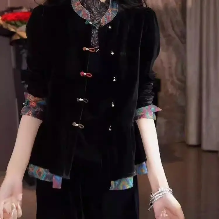 Новый китайский бархатный топ для женщин, осень-зима, новый цвет, блузка с воротником-стойкой на пуговицах, утягивающий топ, элитный ощущение
Новый китайский бархатный топ для женщин, осень-зима, новый цвет, блузка с воротником-стойкой на пуговицах, утягивающий топ, элитный ощущение