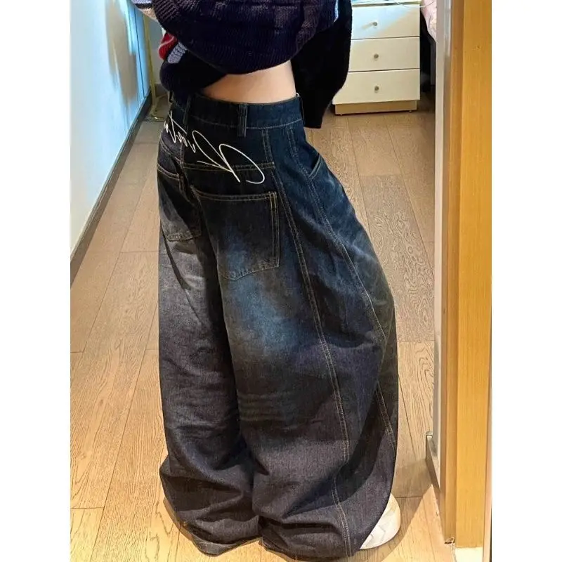 【 Loose and Slimming Style 】 American Fashion Washed Deep Blue Jeans for Women Retro High Street Straight Leg Loose Pants
【 Loose and Slimming Style 】 American Fashion Washed Deep Blue Jeans for Women Retro High Street Straight Leg Loose Pants