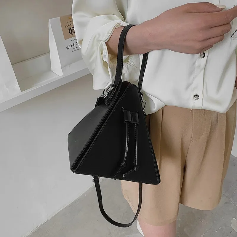 High Quality Leather Crossbody Bag Designer Women's Triangle Bag Fashion Women's Shoulder Bag Handbag Luxury Sense Women's Bag
High Quality Leather Crossbody Bag Designer Women's Triangle Bag Fashion Women's Shoulder Bag Handbag Luxury Sense Women's Bag