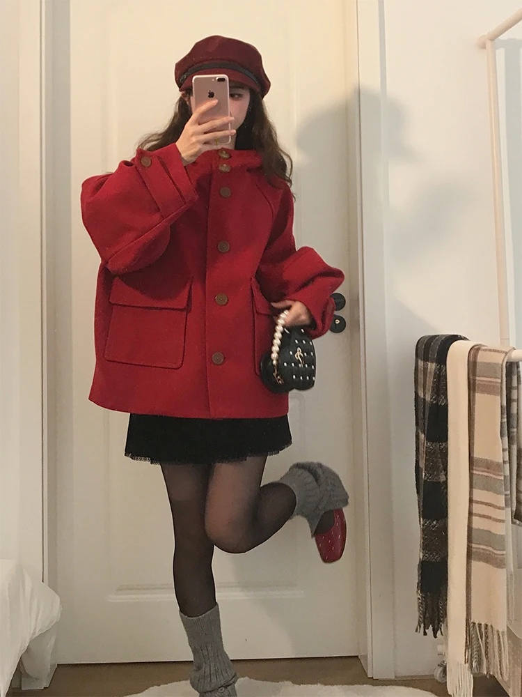 Red Hooded Woolen Coat Women's Winter Loose Short Style New Year Fashion Sensation Thickened Polyester Fiber Warmth Guaranteed
Red Hooded Woolen Coat Women's Winter Loose Short Style New Year Fashion Sensation Thickened Polyester Fiber Warmth Guaranteed