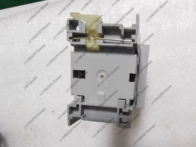 Original contactor 100-C30D * 00 Suitable for industrial automation control test OK
Original contactor 100-C30D * 00 Suitable for industrial automation control test OK