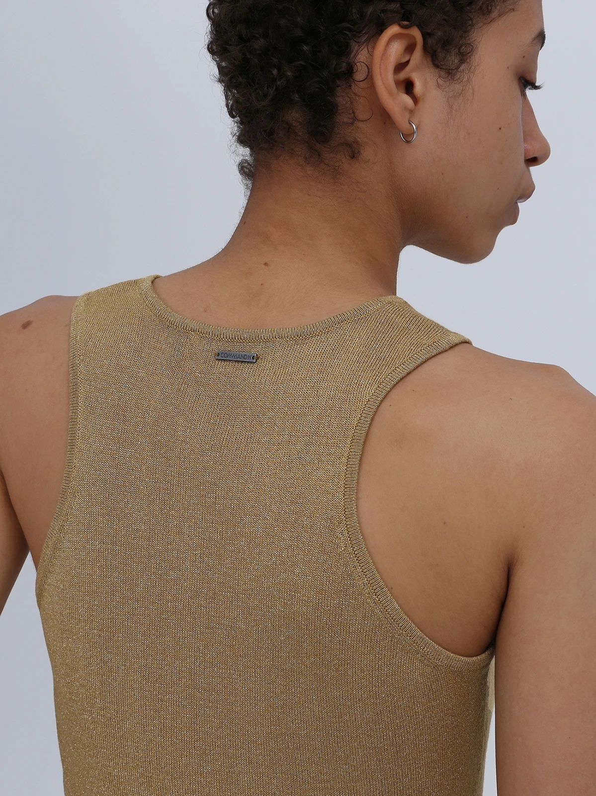 Золотистый металлический эластичный вязаный жилет-майка облегающего кроя для женщин, летний, модный, однотонный, бренд Command N
Золотистый металлический эластичный вязаный жилет-майка облегающего кроя для женщин, летний, модный, однотонный, бренд Command N