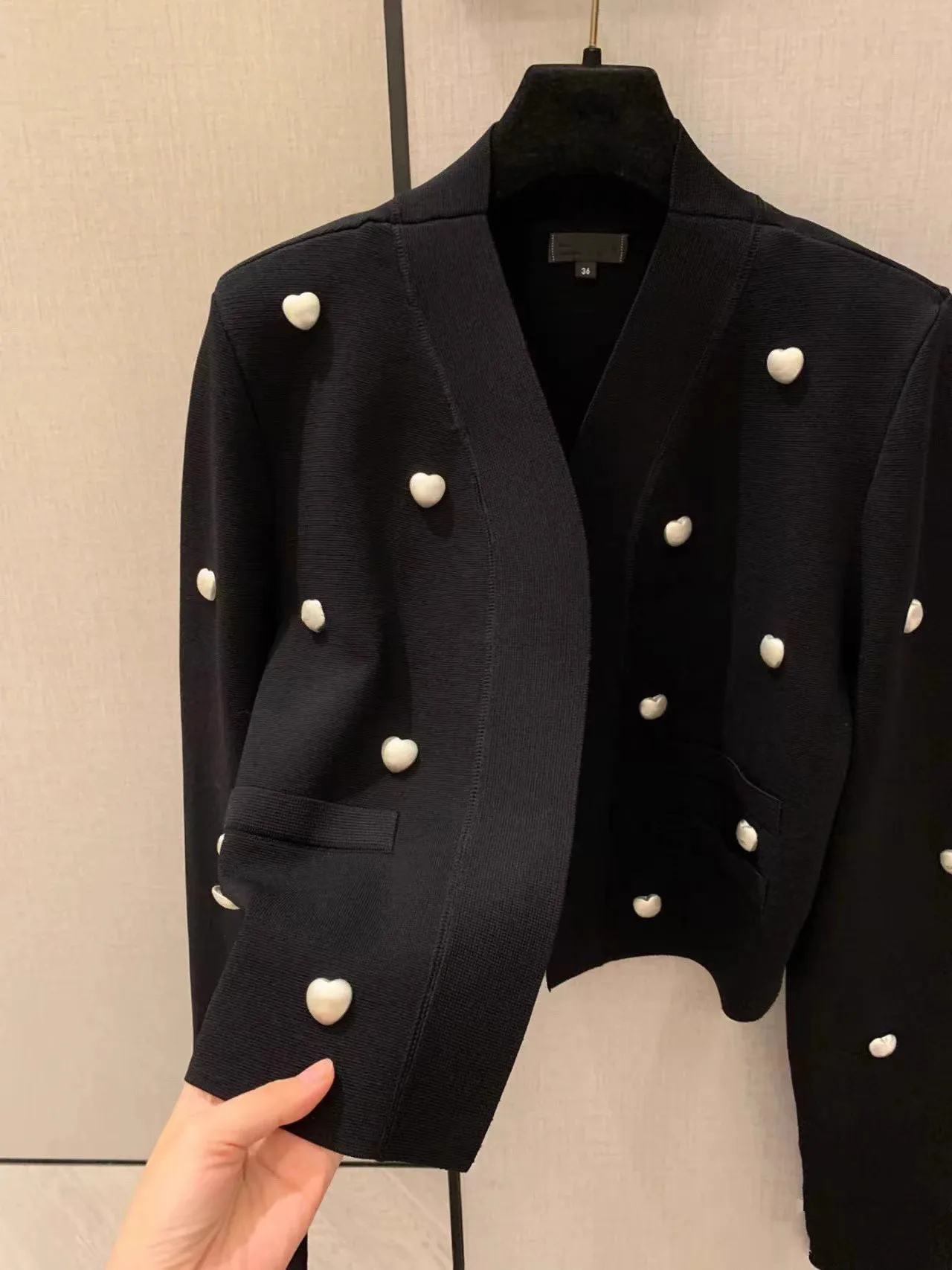 Spring New Heavy Duty Heart Rivet Ice Silk Knitted Short Cardigan Korean Fashion Stylish Outerwear Women's Premium Apparel
Spring New Heavy Duty Heart Rivet Ice Silk Knitted Short Cardigan Korean Fashion Stylish Outerwear Women's Premium Apparel