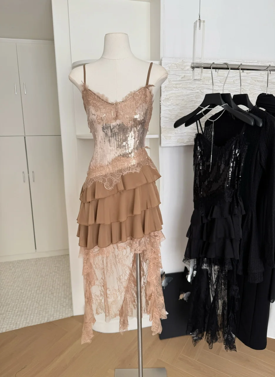 Summer France Fashion Strap Irregular Party Dress Women Ruffles Splicing Lace Sequins Slim Mini Dress Sexy Chic Designer Clothes
Summer France Fashion Strap Irregular Party Dress Women Ruffles Splicing Lace Sequins Slim Mini Dress Sexy Chic Designer Clothes