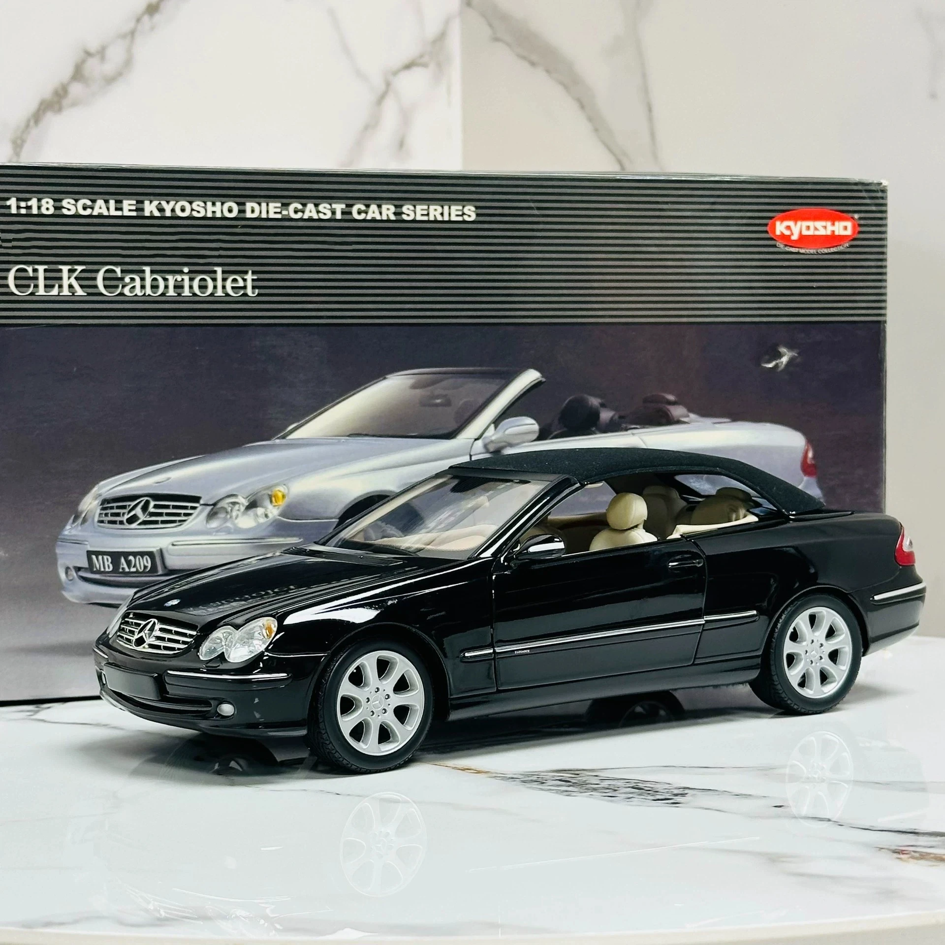 Kyosho 1:18 CLK500 Convertible Black Simulation All Open Alloy Metal Static Car Model Toy Gift
Kyosho 1:18 CLK500 Convertible Black Simulation All Open Alloy Metal Static Car Model Toy Gift