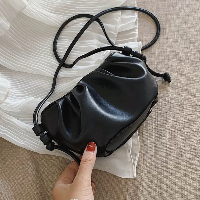 Summer High-end Handbag New Design Crossbody Bag Women's Versatile Ins Western-style Women's Fashionable Cloud Bag
Summer High-end Handbag New Design Crossbody Bag Women's Versatile Ins Western-style Women's Fashionable Cloud Bag