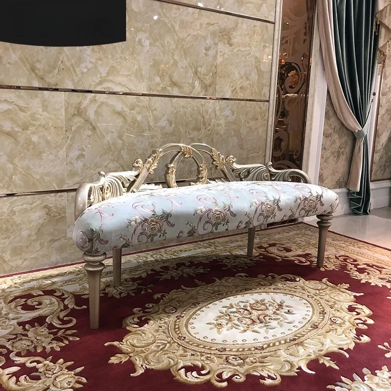 Кровать в классическом европейском стиле с резьбой, табурет для переобувания, прикроватная скамья.
Кровать в классическом европейском стиле с резьбой, табурет для переобувания, прикроватная скамья.