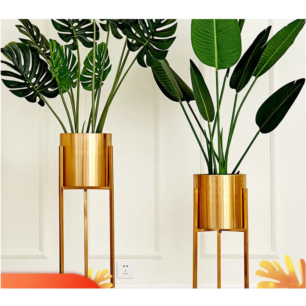 American light luxury living room metal floor vase TV cabinet model room flower arrangement decoration creative home furnishings
American light luxury living room metal floor vase TV cabinet model room flower arrangement decoration creative home furnishings