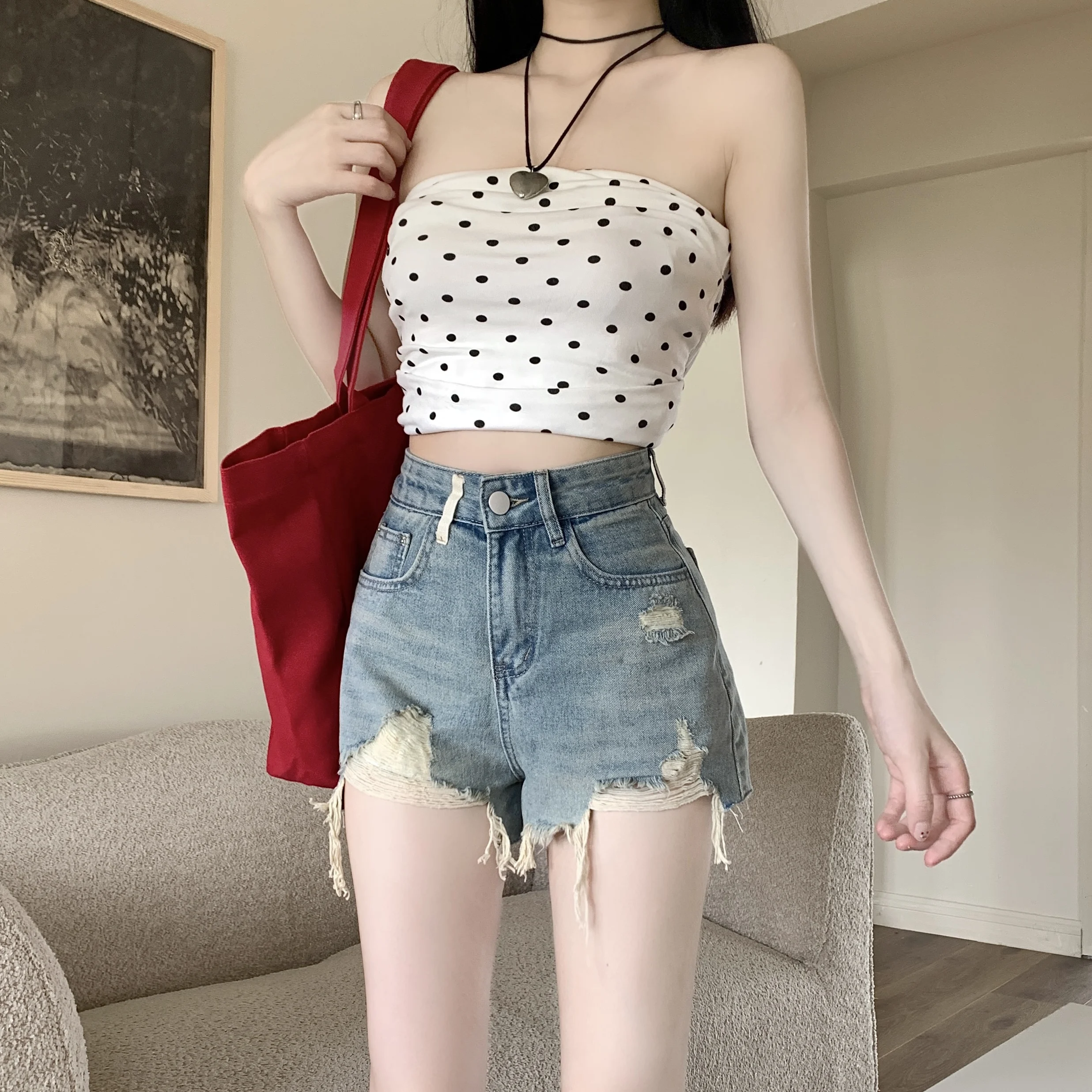 New Retro Ripped Denim Shorts Women's Wide-leg Hot Pants Woman Summer Ladies Skort High Waist Clothing Korean Style Clothes Mini
New Retro Ripped Denim Shorts Women's Wide-leg Hot Pants Woman Summer Ladies Skort High Waist Clothing Korean Style Clothes Mini