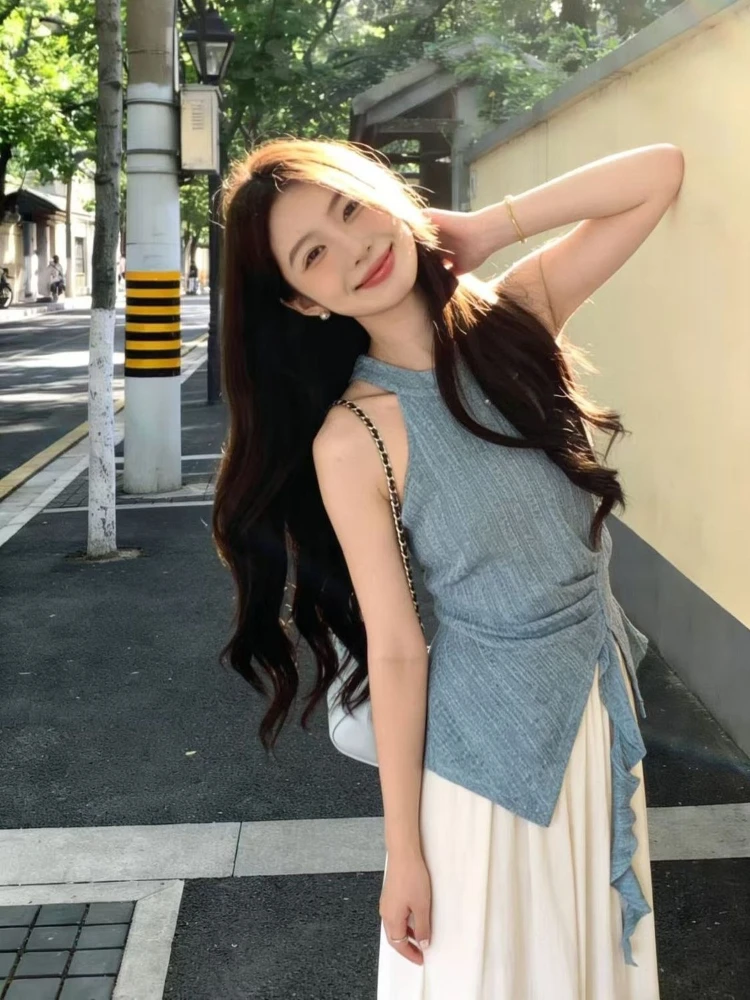 Korean Style Women's Halter Top 2026 Summer New Sleeveless Blouse Waist Cinching Design Niche Fashion Casual Shirt
Korean Style Women's Halter Top 2026 Summer New Sleeveless Blouse Waist Cinching Design Niche Fashion Casual Shirt