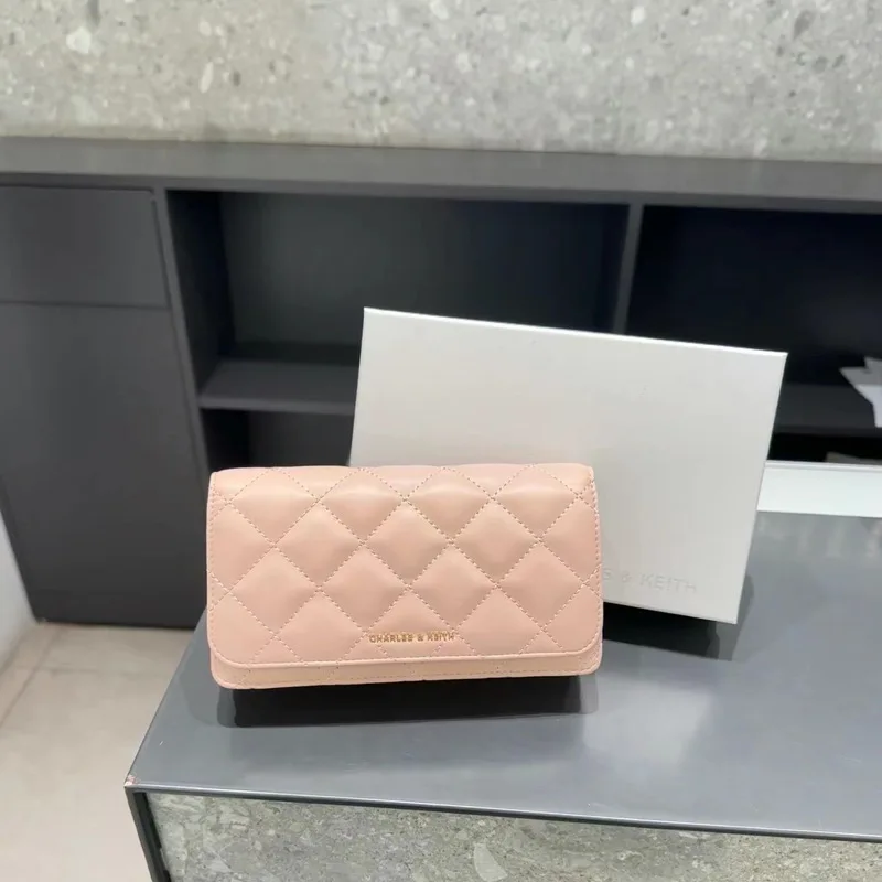 2026 new high-end and versatile fashion diamond chain wallet single shoulder crossbody commuter women's small square bag
2026 new high-end and versatile fashion diamond chain wallet single shoulder crossbody commuter women's small square bag