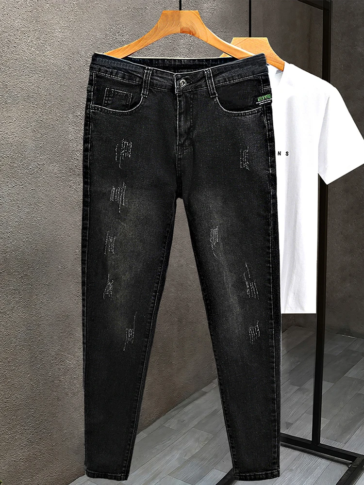 Летние тонкие джинсы для мужчин, модная корейская версия, зауженные, длиной до щиколотки, универсальные повседневные брюки для молодежи
Летние тонкие джинсы для мужчин, модная корейская версия, зауженные, длиной до щиколотки, универсальные повседневные брюки для молодежи