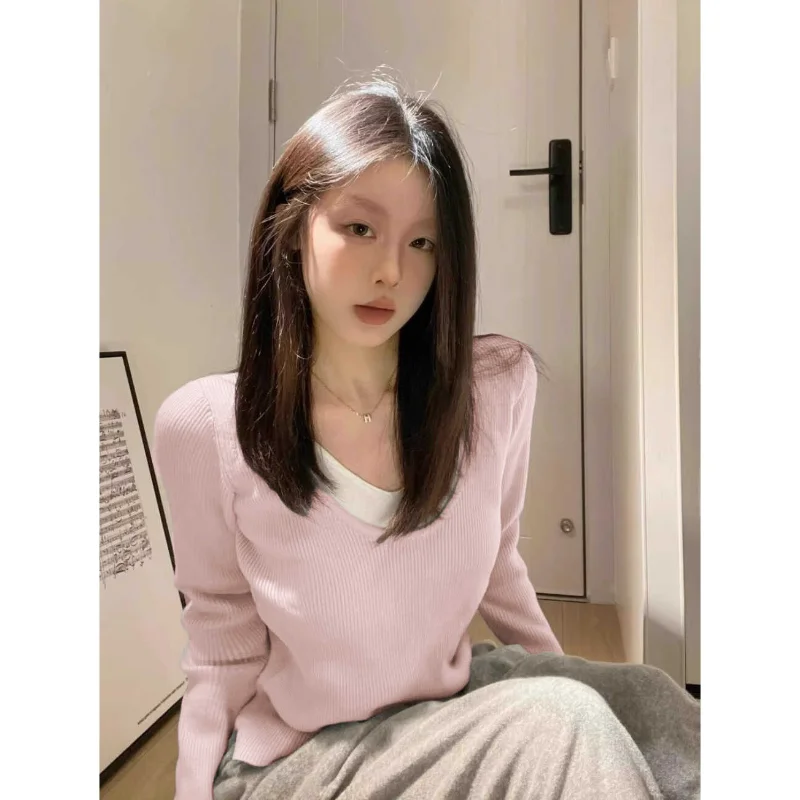Осенняя корейская стильная одежда розовая искусственная двухсекционная трикотажная футболка с длинными рукавами женская облегающая нижняя часть универсальный элегантный топ 
Осенняя корейская стильная одежда розовая искусственная двухсекционная трикотажная футболка с длинными рукавами женская облегающая нижняя часть универсальный элегантный топ