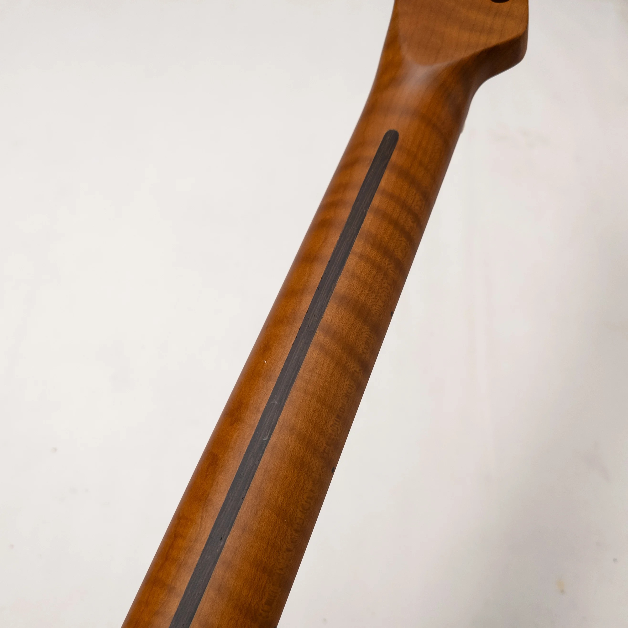 Roasted Tiger Flame Maple Guitar Neck 25.5" Stainless Steel Roasted 9.5'' Radius Maple Fingerboard Bone Nut Modern C
Roasted Tiger Flame Maple Guitar Neck 25.5" Stainless Steel Roasted 9.5'' Radius Maple Fingerboard Bone Nut Modern C