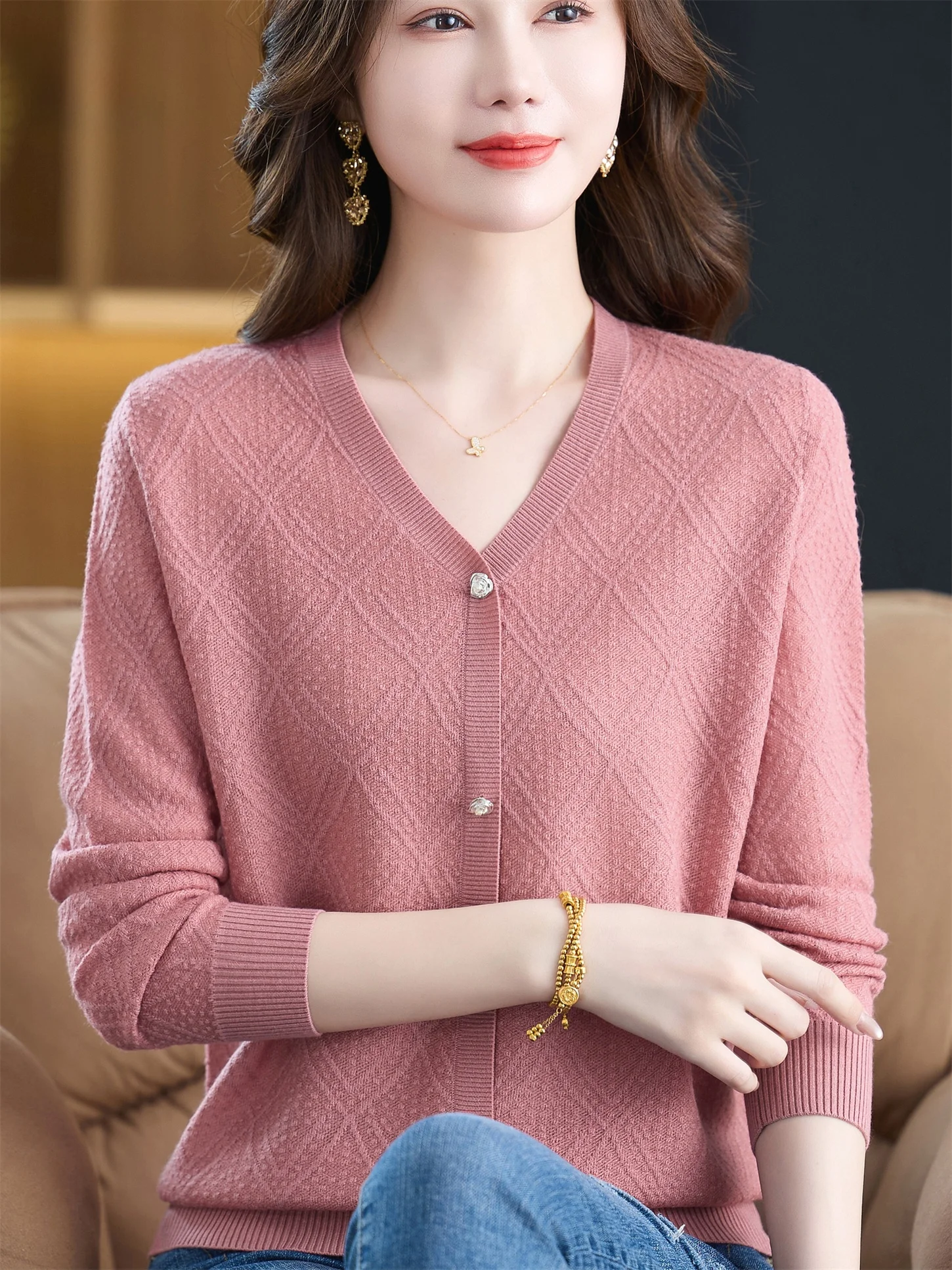 V-Ne Knitwear Loose Fit Faionable Mid-Aged Mommy Sle Spring Autumn New Arrival Ele Slimming Top for Women over 40
V-Ne Knitwear Loose Fit Faionable Mid-Aged Mommy Sle Spring Autumn New Arrival Ele Slimming Top for Women over 40