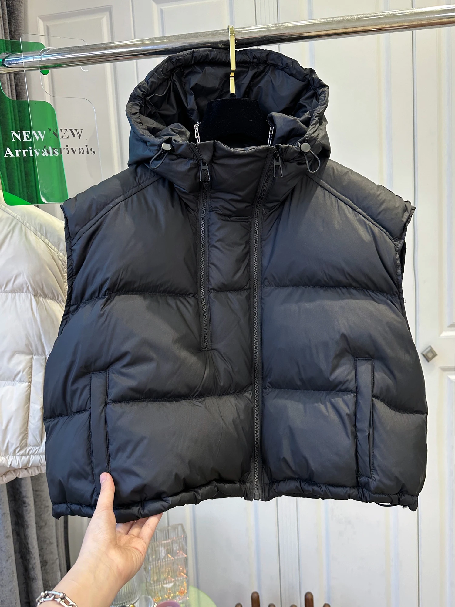 Women's down Jacket Vest Casual Stand Collar Loose Short Style Fall Winter New Fashion Versatile Commute Windbreaker
Women's down Jacket Vest Casual Stand Collar Loose Short Style Fall Winter New Fashion Versatile Commute Windbreaker