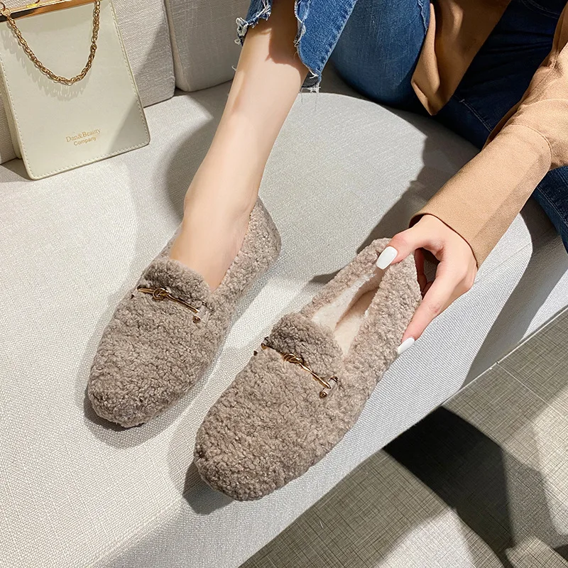 Round Toe Curly Fur Slippers Women Metal Chains Buckle Furry Slides Shoes Female Plush Mules Ladies Winter Fur Shoes Big Size 43
Round Toe Curly Fur Slippers Women Metal Chains Buckle Furry Slides Shoes Female Plush Mules Ladies Winter Fur Shoes Big Size 43