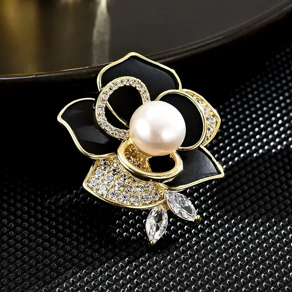 Simulated Pearl Rhinestones Flower Brooch Pin Accessories Fashion Engagement Wedding High Quality Jewelry for Women Gift
Simulated Pearl Rhinestones Flower Brooch Pin Accessories Fashion Engagement Wedding High Quality Jewelry for Women Gift