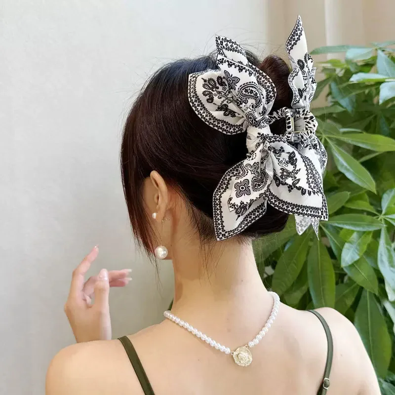 Hair Shark Clip Retro Paisley Heart Double Sided Elegant Bow Non Tangle Versatile for Back Head Updo Daily Home Party Premium
Hair Shark Clip Retro Paisley Heart Double Sided Elegant Bow Non Tangle Versatile for Back Head Updo Daily Home Party Premium