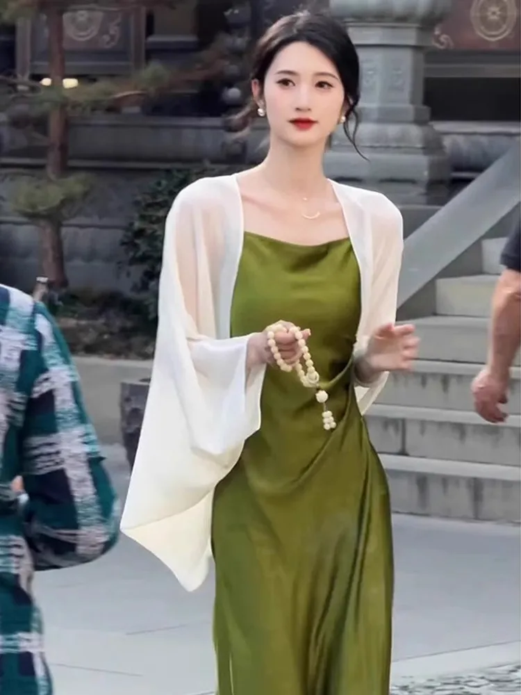 French chiffon sun protection cardigan for women in summer ice silk chiffon paired with a shawl cover
French chiffon sun protection cardigan for women in summer ice silk chiffon paired with a shawl cover